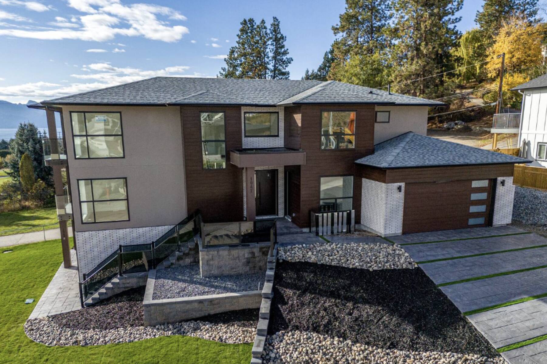 Brand New Luxury 3 Level Lake View House + Hot Tub