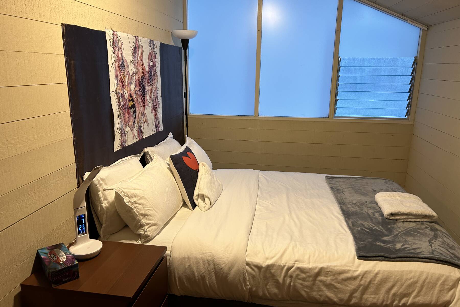 Waterfront West Van Cottage, 3 Bed, 2 Bath, Howe Sound Views