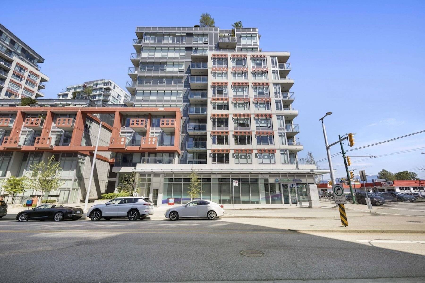 Furnished 1Bed + Office + Den in Olympic Village