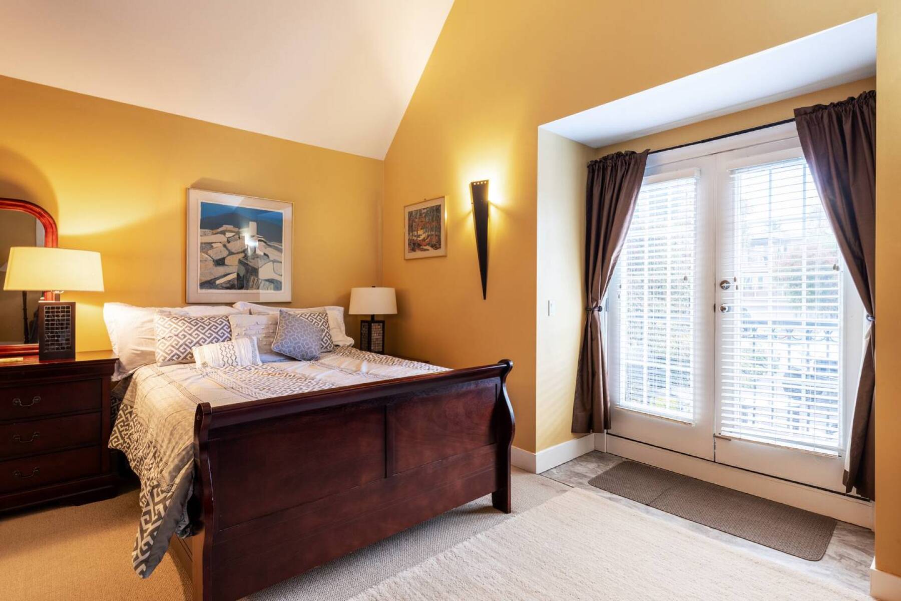 White Rock Beach House walking distance to beach