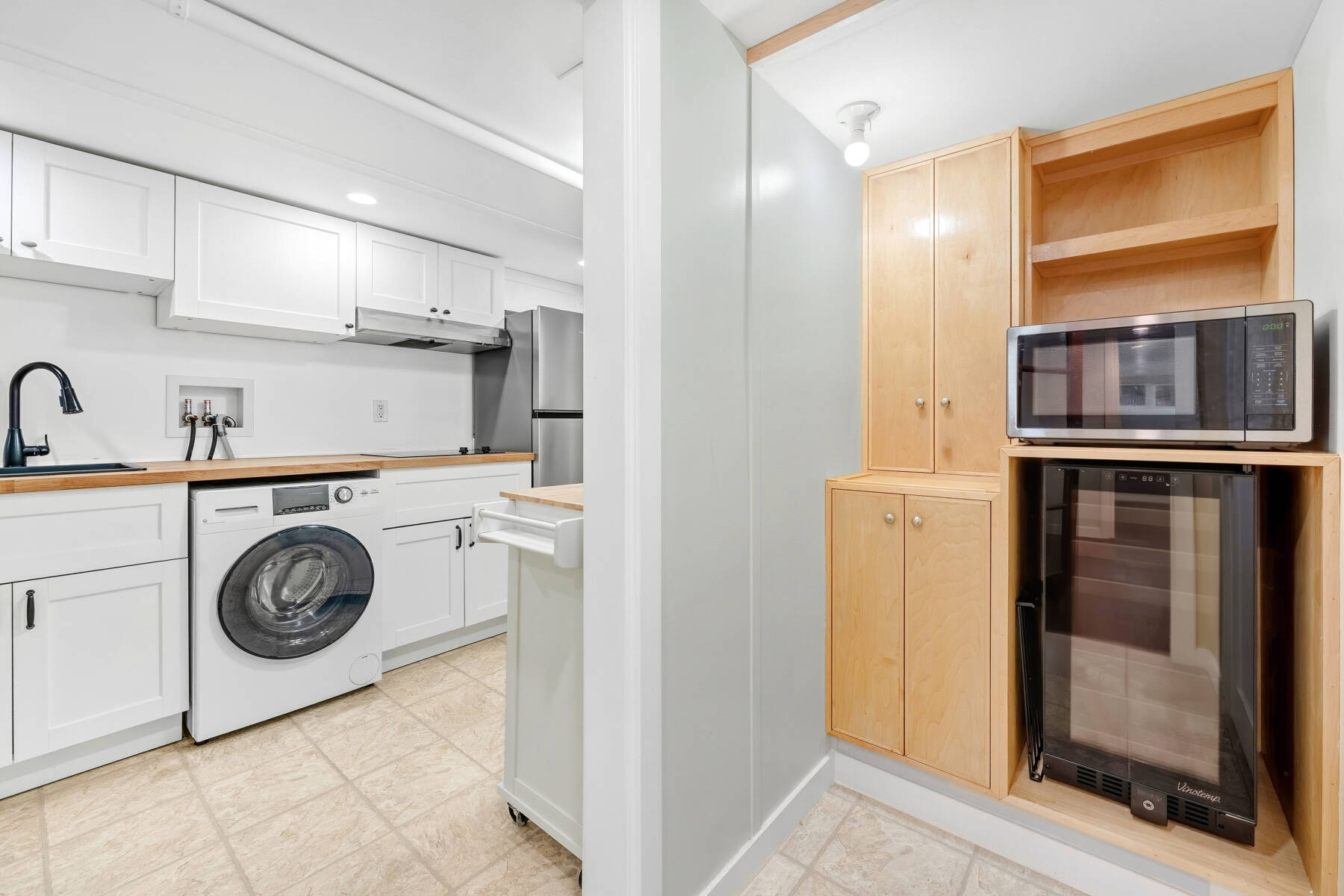 Location! Spacious suite near Dundarave and Waterfront