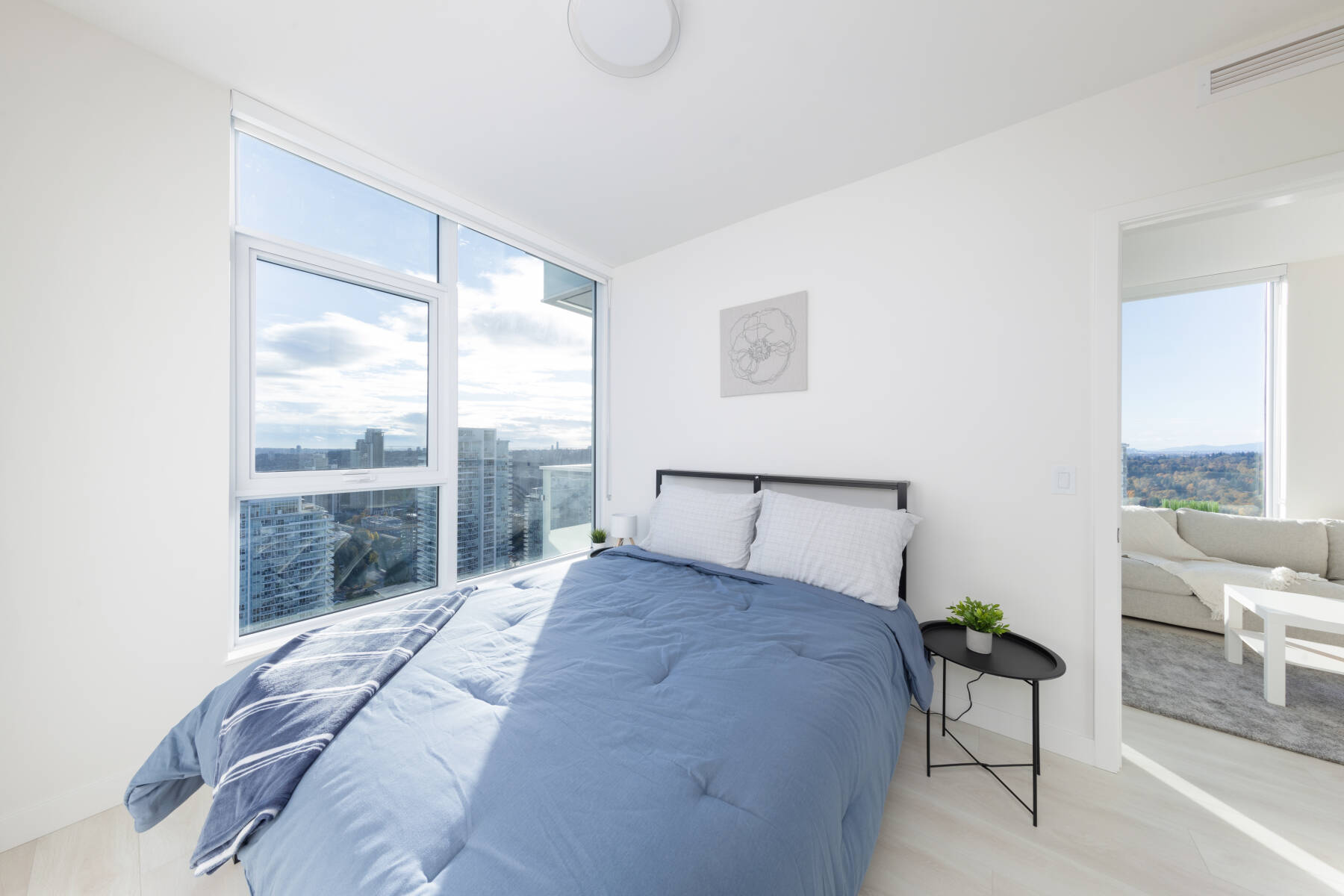 Relaxing Riverside 2BR Near Shops & Parks