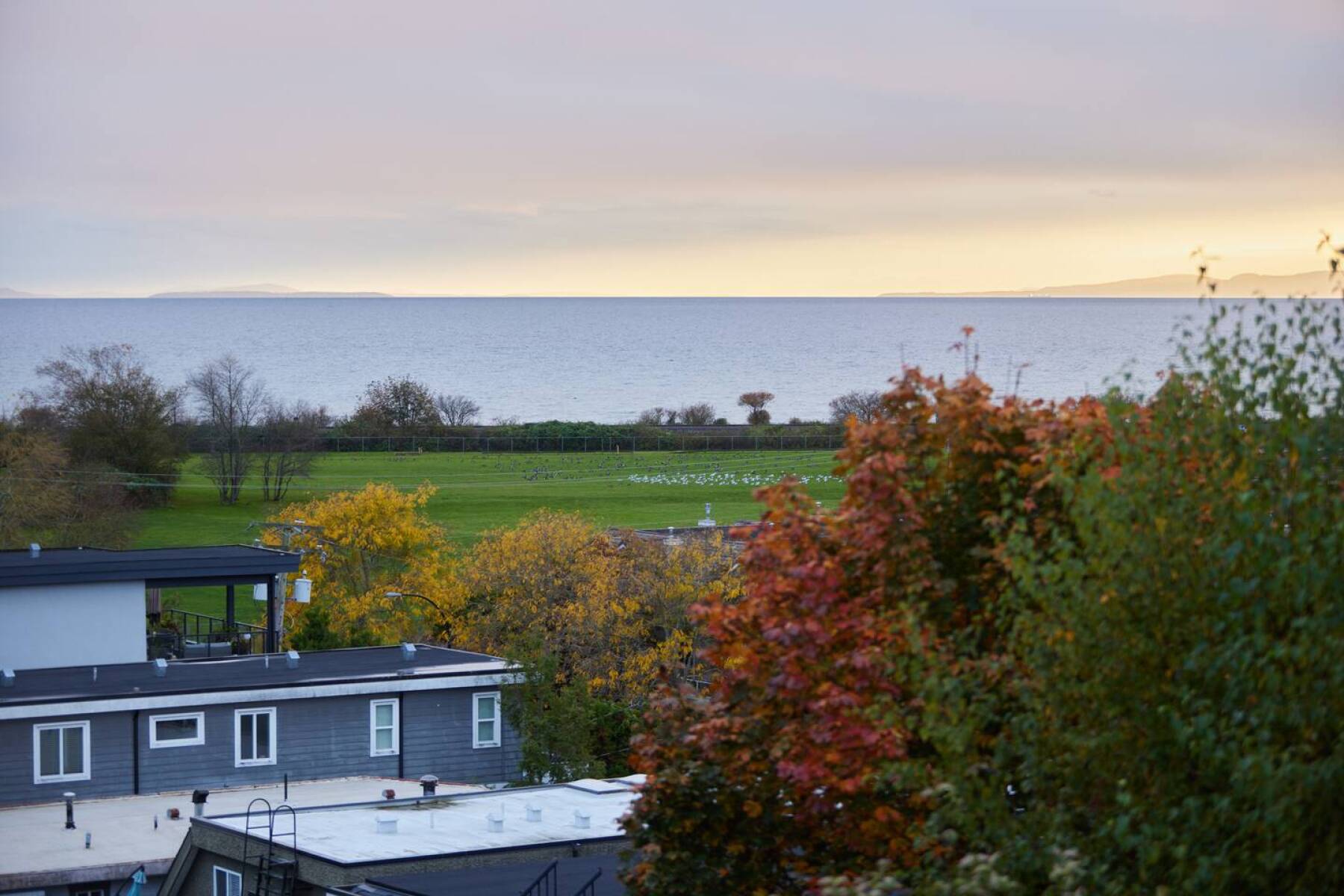 White Rock Beach House walking distance to beach