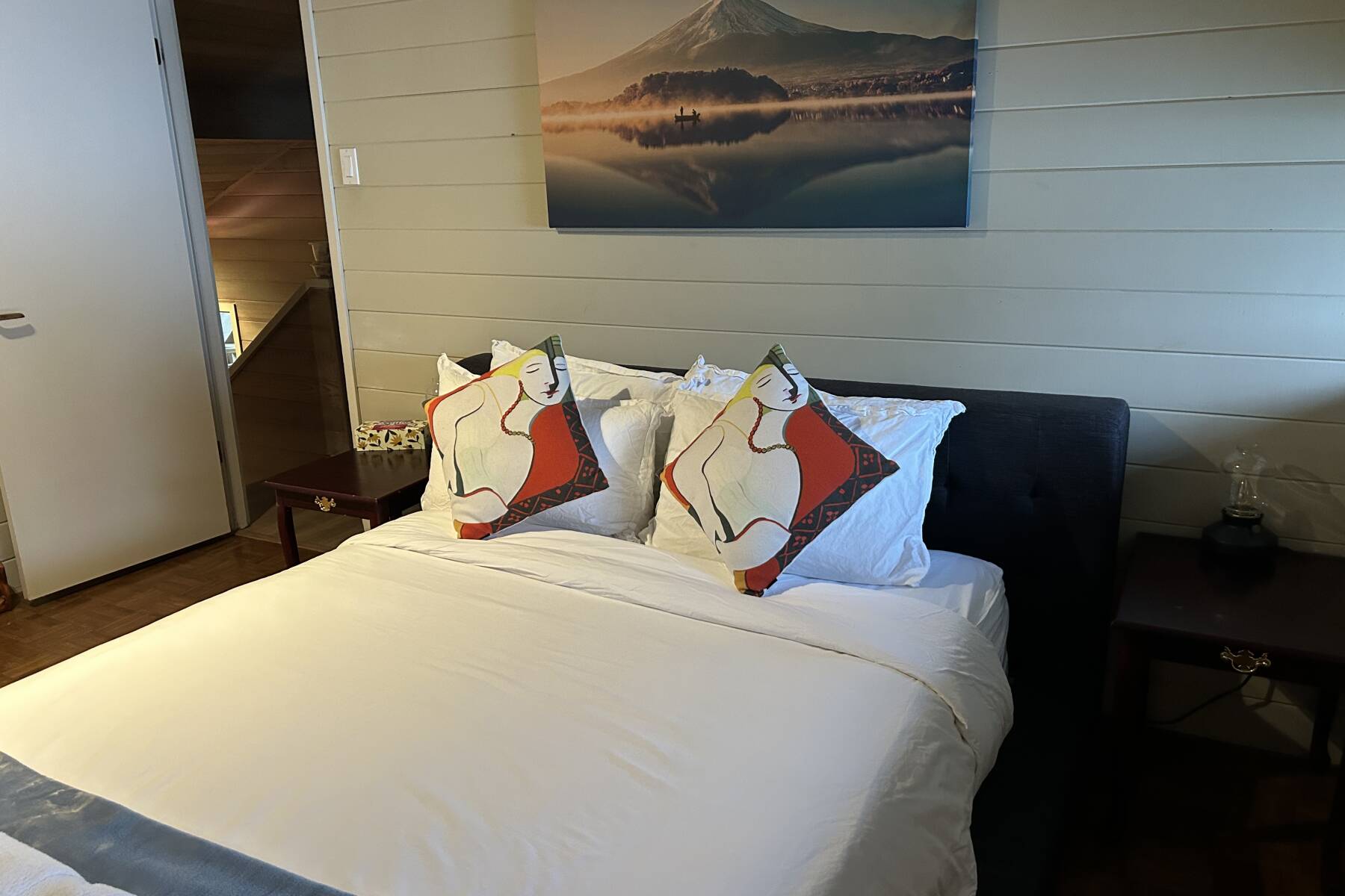 Waterfront West Van Cottage, 3 Bed, 2 Bath, Howe Sound Views