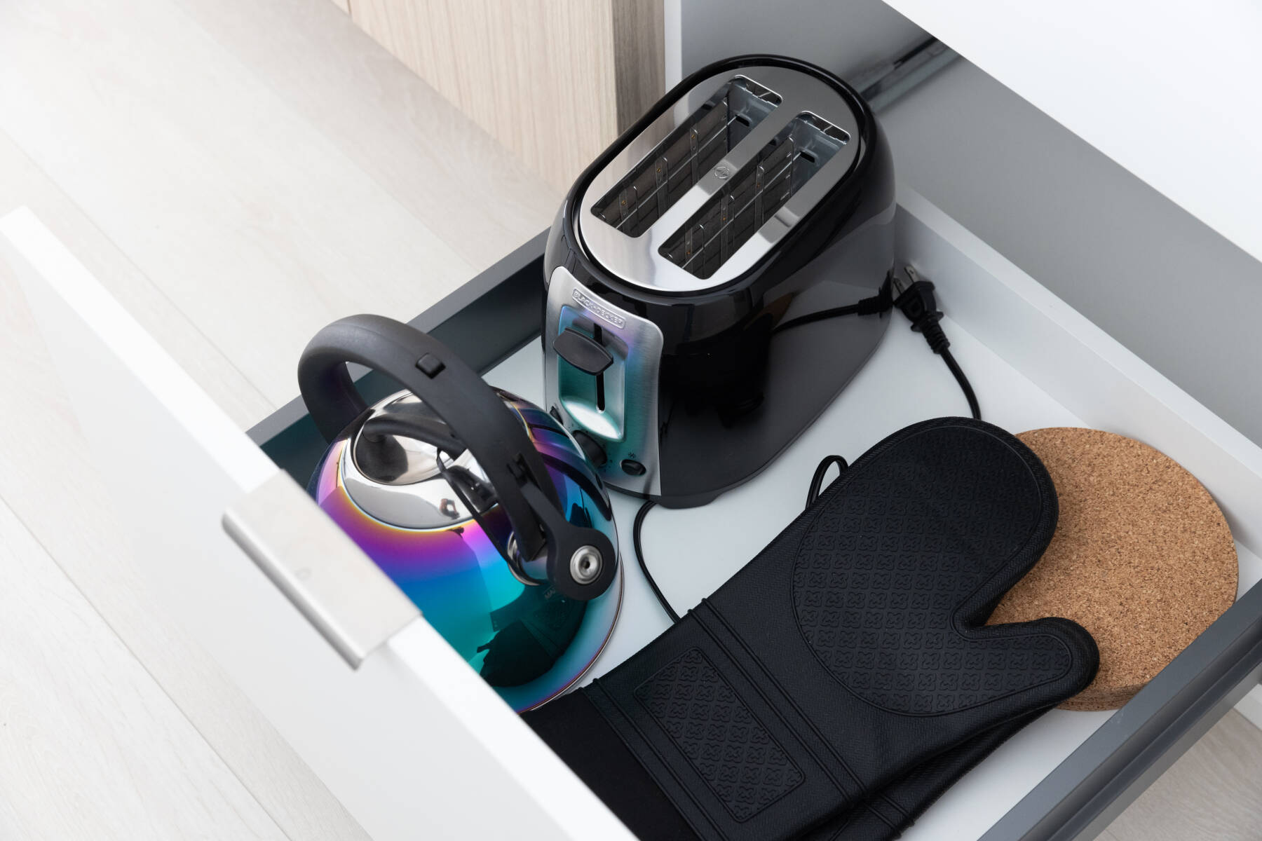 Relaxing Riverside 2BR Near Shops & Parks