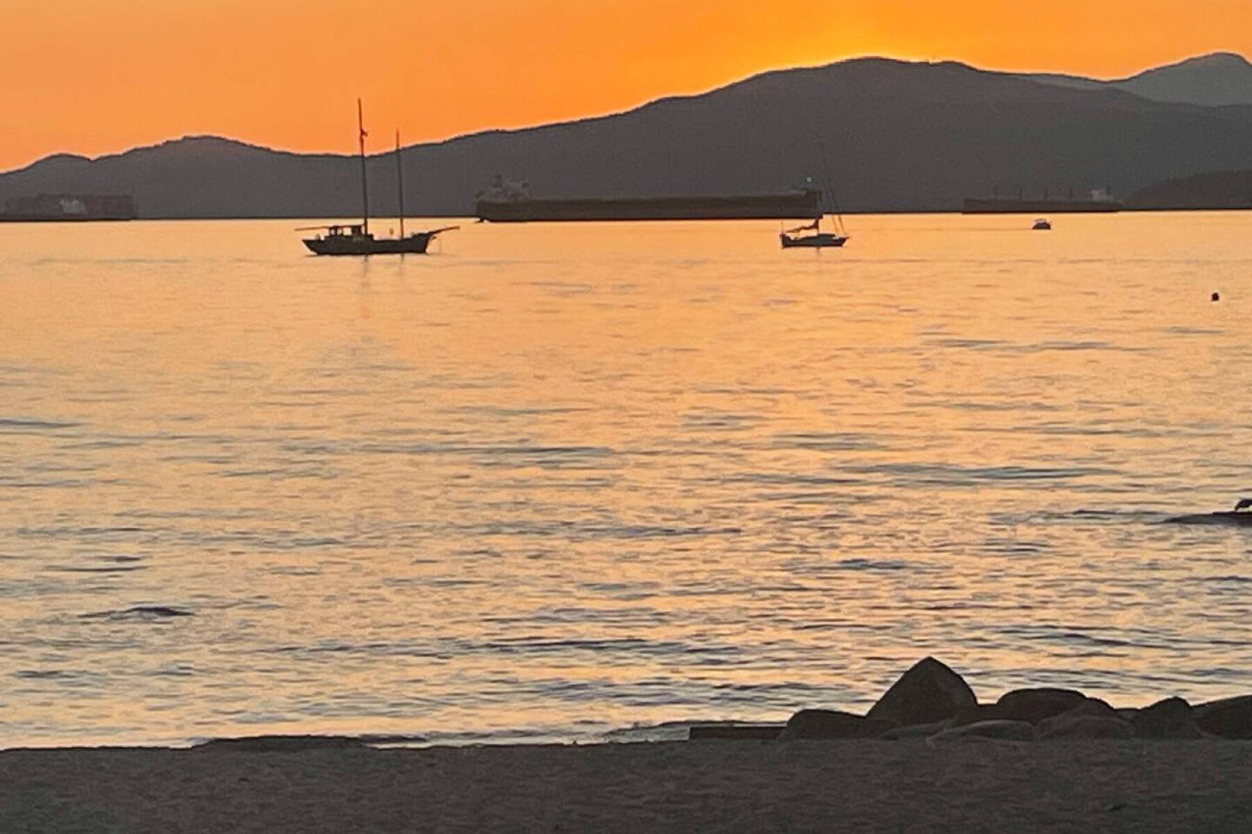 White Rock Beach House walking distance to beach