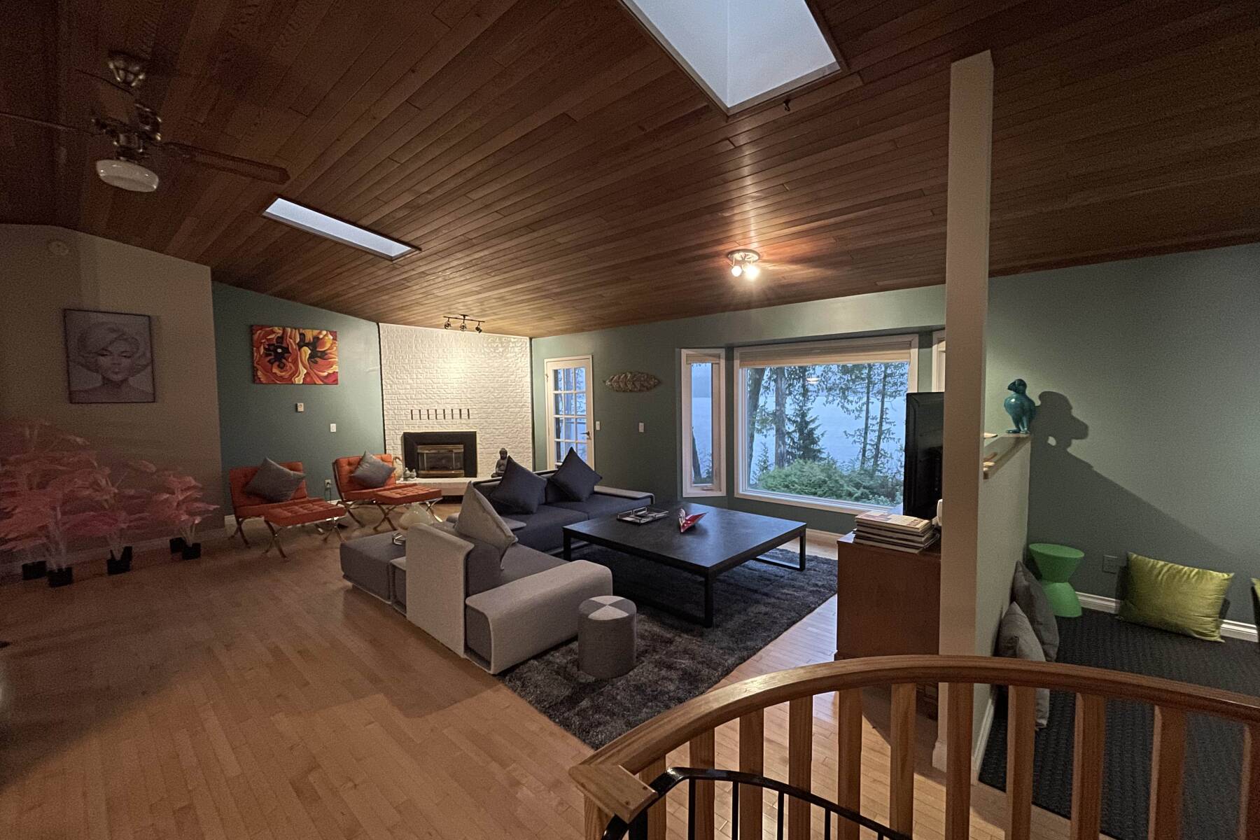 Porpoise Bay Waterfront Home, 4 bedroom, 3 bathroom