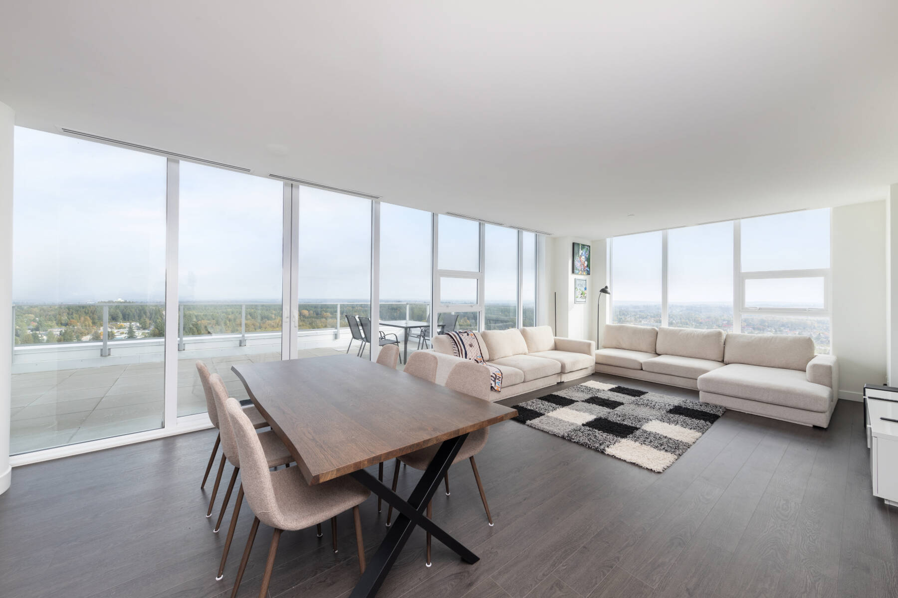 Modern Penthouse 3 Bedroom | Pool Hot Tub Gym