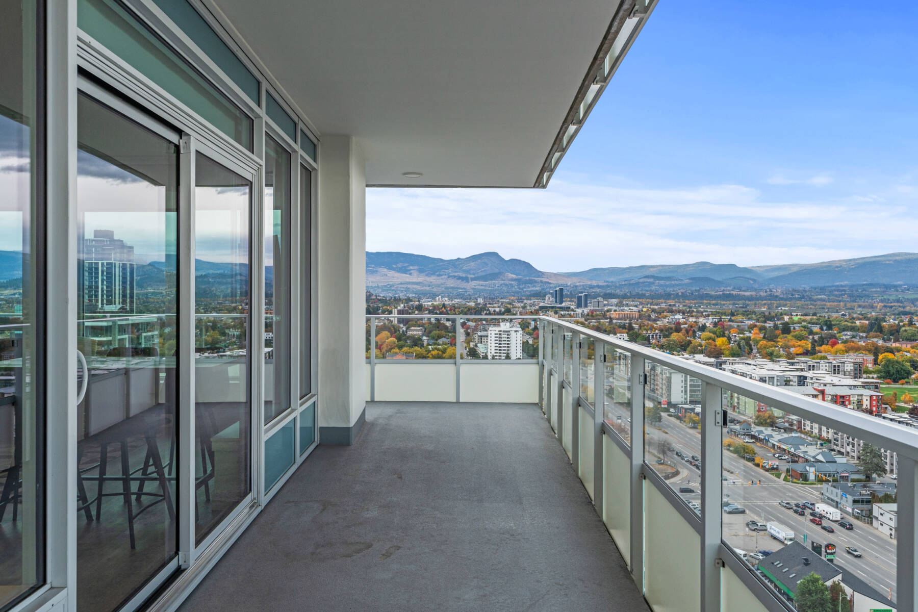 New Modern Lakefront Condo with stunning Water View