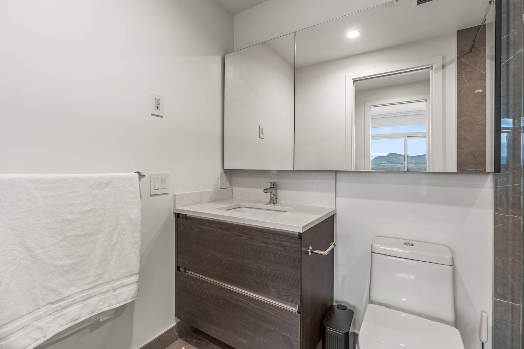 New Modern Lakefront Condo with stunning Water View