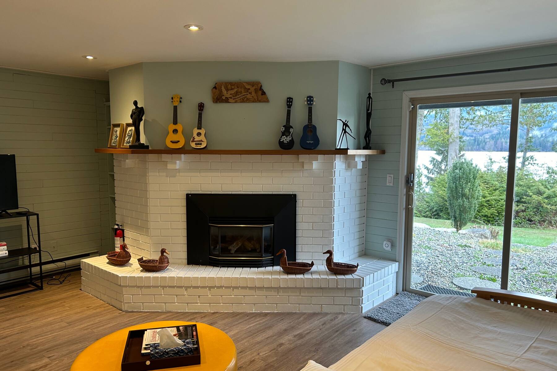 Porpoise Bay Waterfront Home, 4 bedroom, 3 bathroom