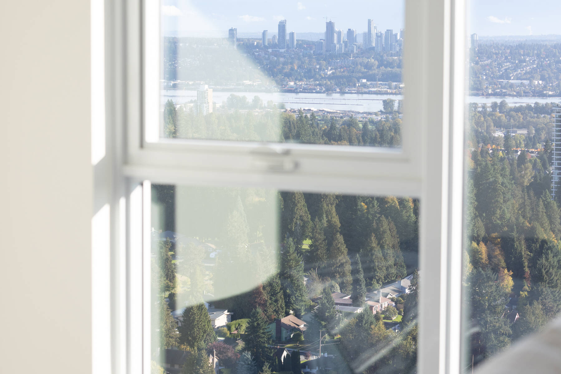 Relaxing Riverside 2BR Near Shops & Parks