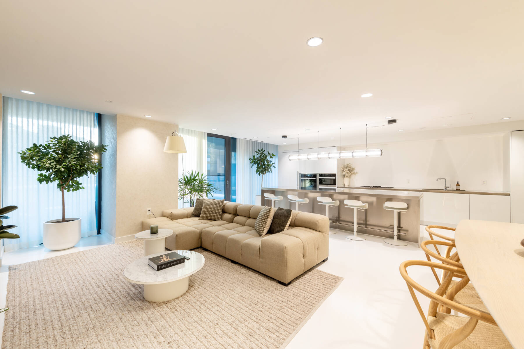 Modern 1BR w/ Views in Downtown