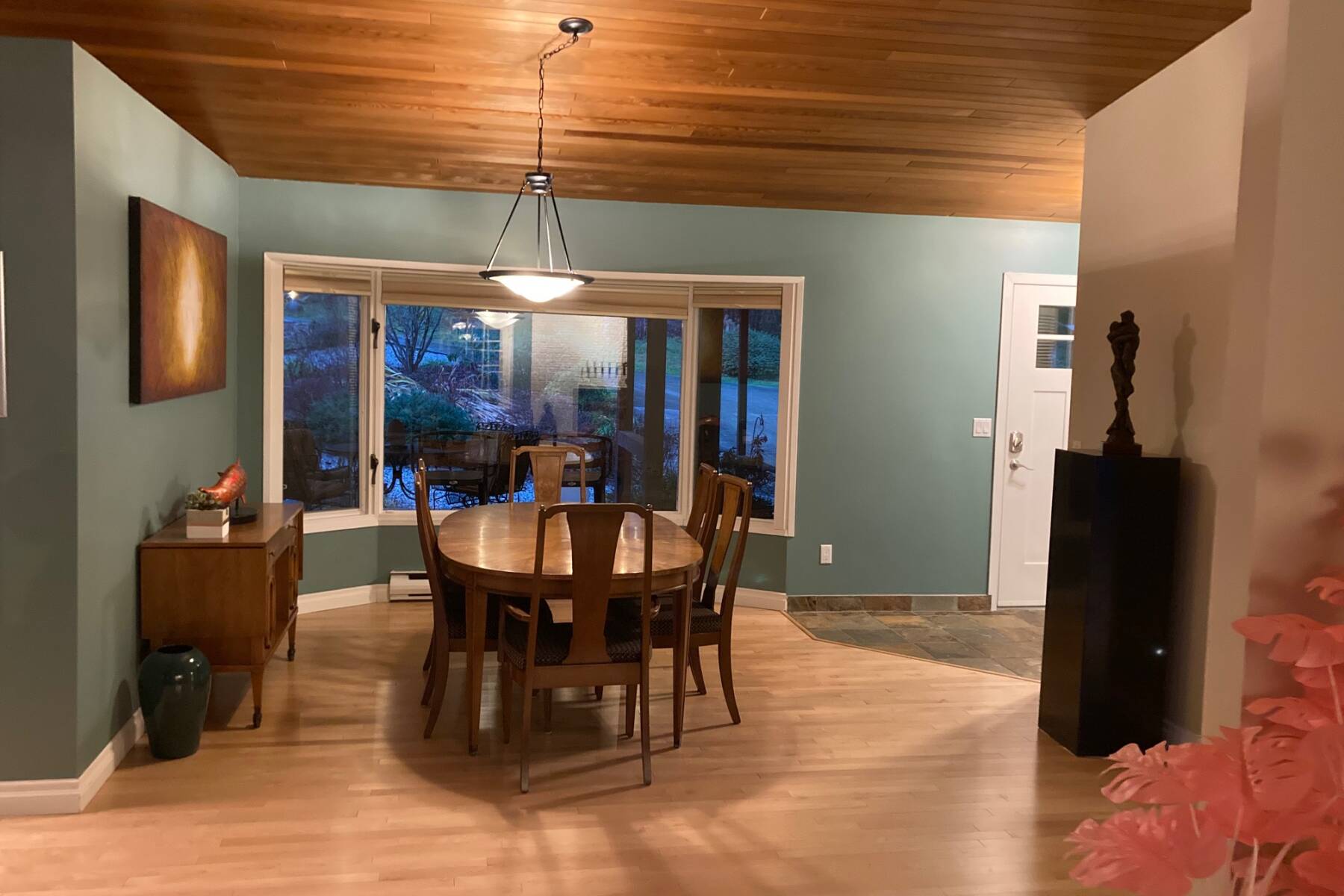 Porpoise Bay Waterfront Home, 4 bedroom, 3 bathroom