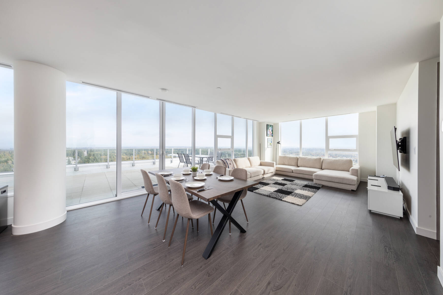 Modern Penthouse 3 Bedroom | Pool Hot Tub Gym