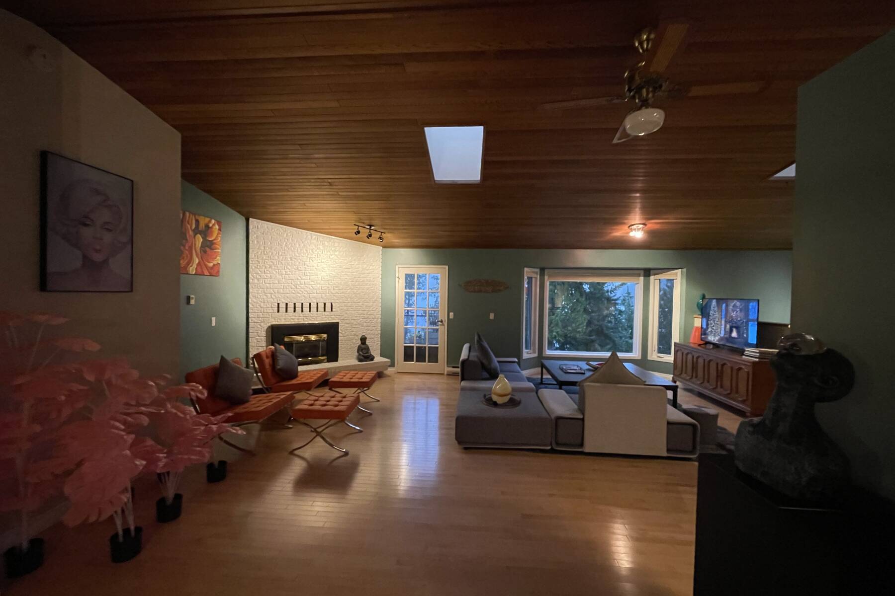 Porpoise Bay Waterfront Home, 4 bedroom, 3 bathroom