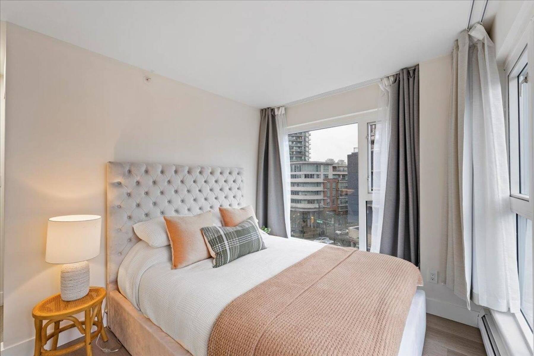 Stylish, 2 Bed, 2 Bath Executive Suite in Great Location