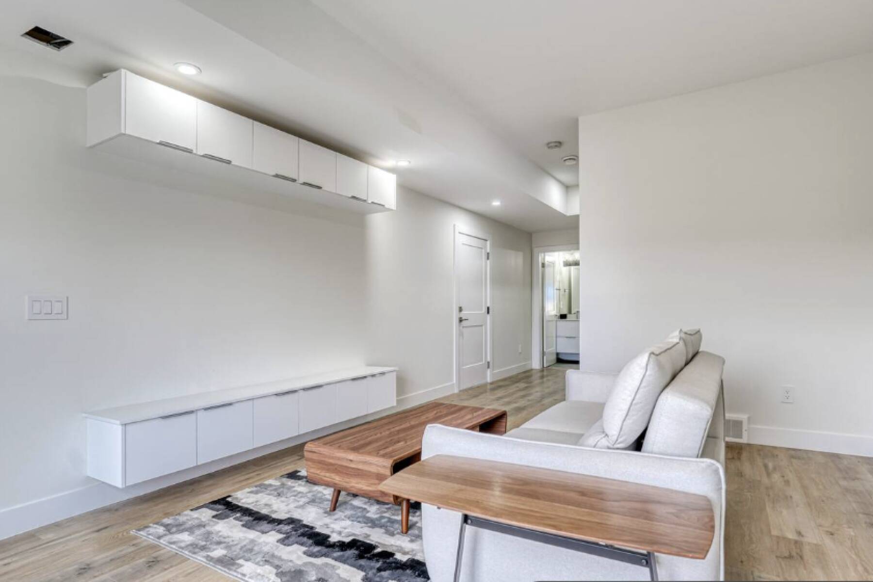 Brand New Luxury 3 Level Lake View House + Hot Tub