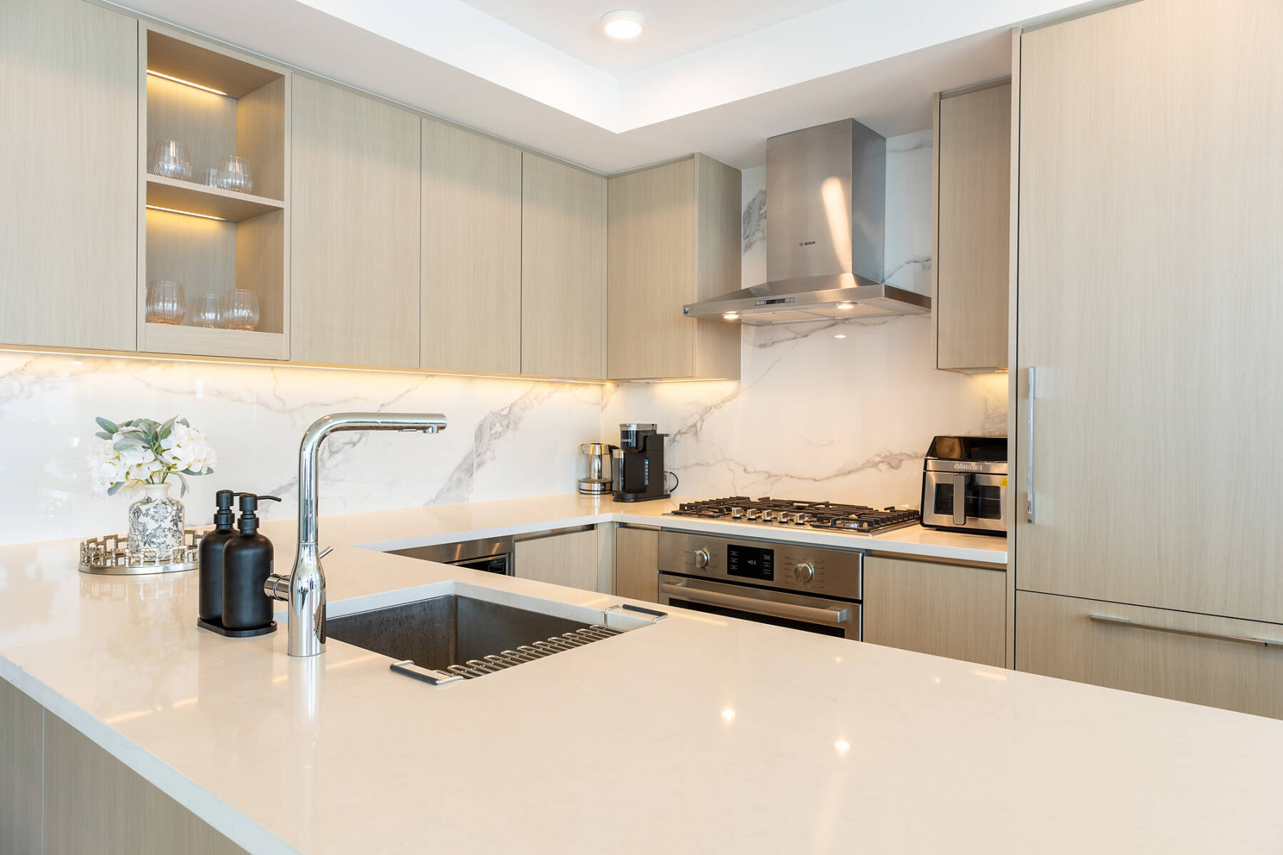 Luxury Penthouse 3 Bedroom | Pool Hot Tub Gym