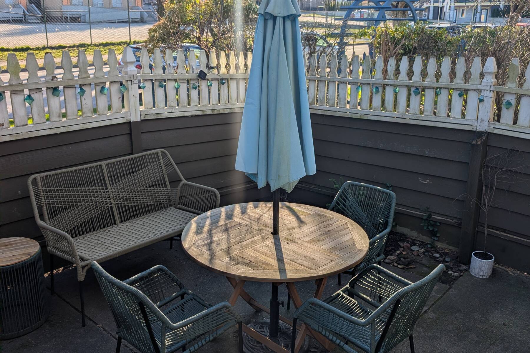 A Peaceful Uptown Towhouse Retreat (Pet Friendly)