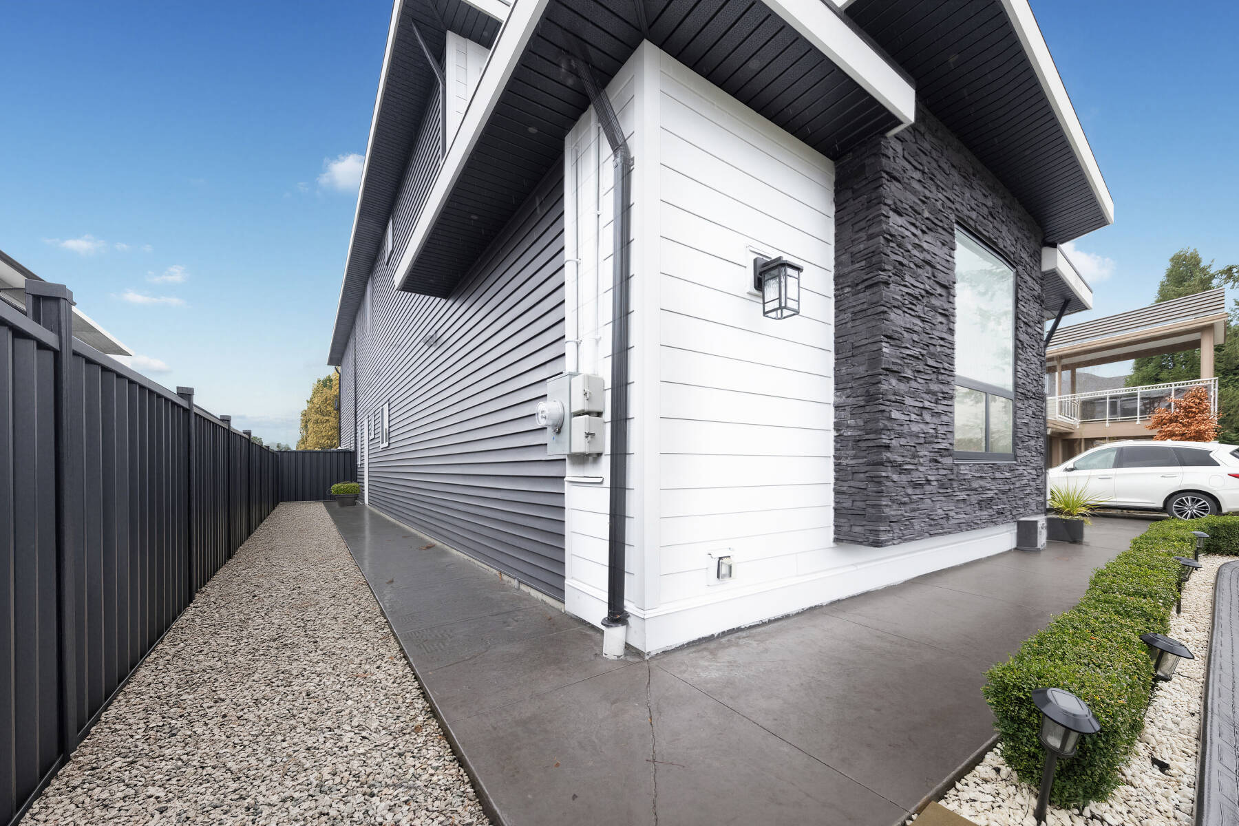 Bright & Modern 1-Bedroom Suite