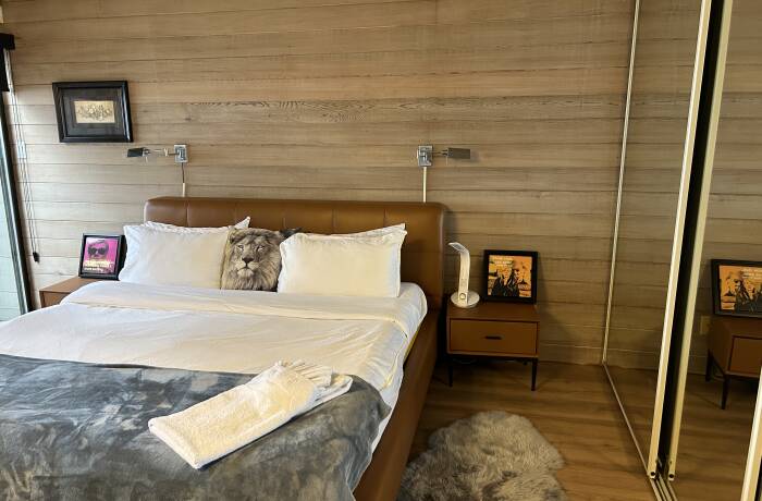 Main floor primary bedroom