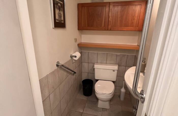 "Hollyburn" Bathroom