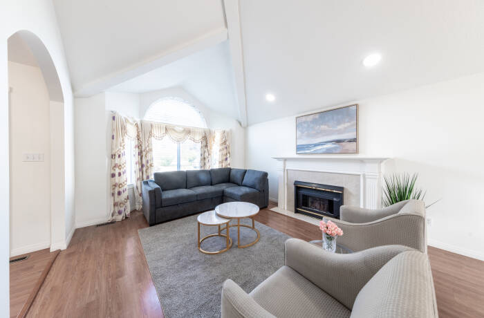 Spacious Home Close to Airport