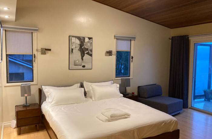 Upstairs primary bedroom