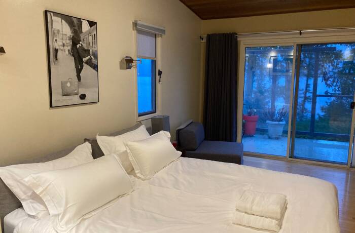 Upstairs primary bedroom