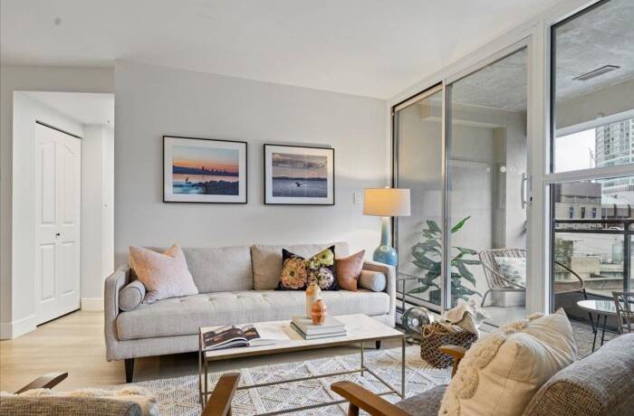 Stylish, 2 Bed, 2 Bath Executive Suite in Great Location