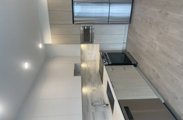 Dining Area and Fully-equipped Kitchen