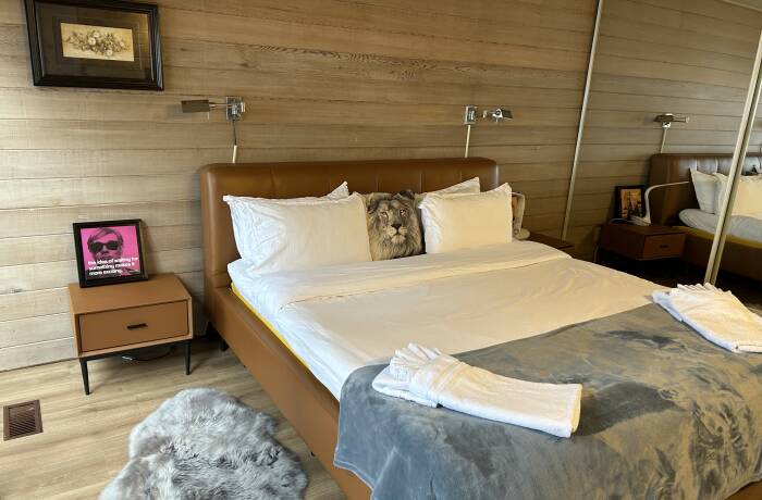 Main floor primary bedroom