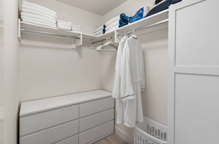 Walk-in Closet