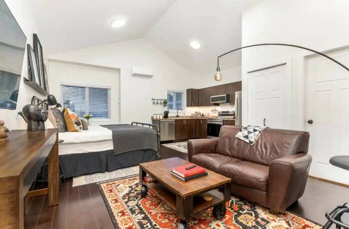 The Clayton Heights Studio Suite