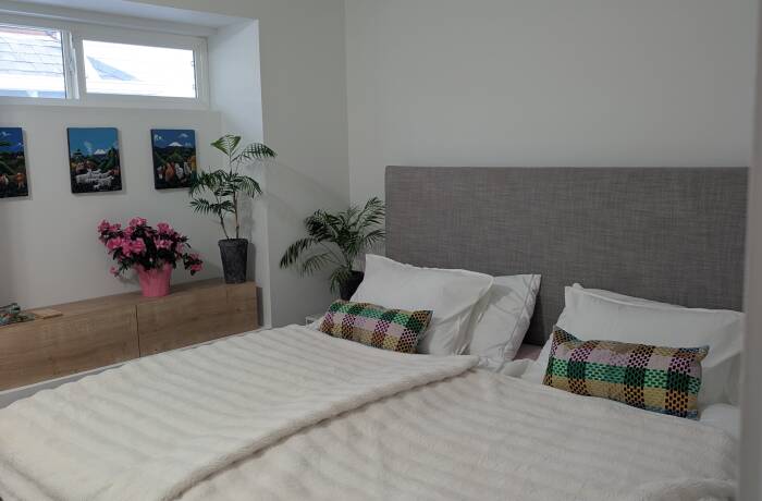 Smaller Bedroom - 1 King Size Bed