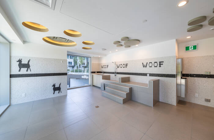 Building and Amenities