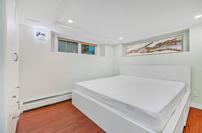 Location! Spacious suite near Dundarave and Waterfront