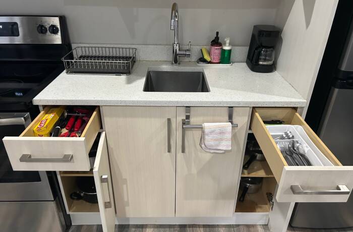 Fully-equipped Kitchen and Dining Area