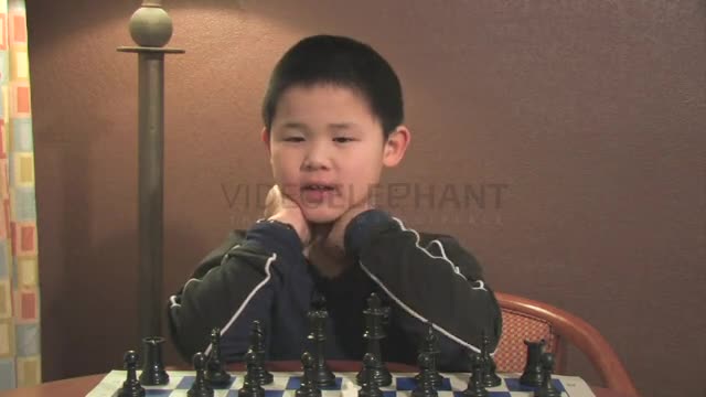 Wunderkind im Schach: Achtjahriger startet durch