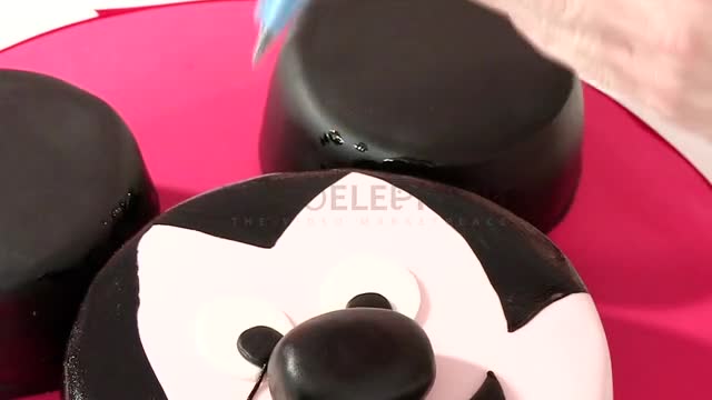 How To Decorate A Minnie Mouse Cake