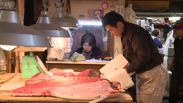 Business suffers for fish vendors in Tokyo