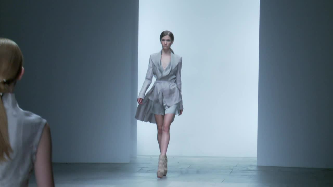 Todd Lynn's Fashion Show - Woman's Prêt-à-Porter S Todd Lynn's Fashion Show - Woman's Prêt-à-Porter S