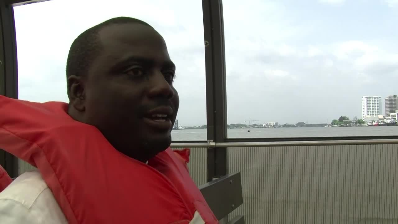 Lagos - residents turn to the waterways to avoid t