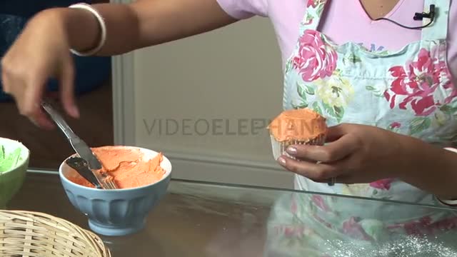 How To Decorate A Ghost On A Cupcake