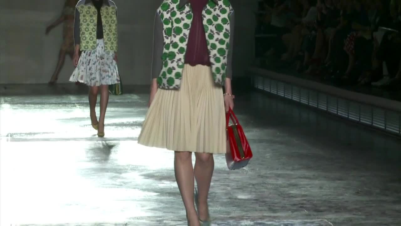 Prada's Fashion Show - Woman's Prêt-à-Porter Sprin