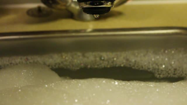 Running a faucet On / Off in slowmotion
