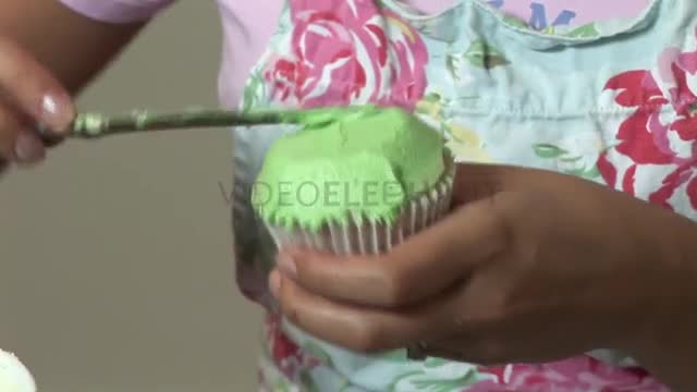 How To Decorate Cupcakes With Witch Icing