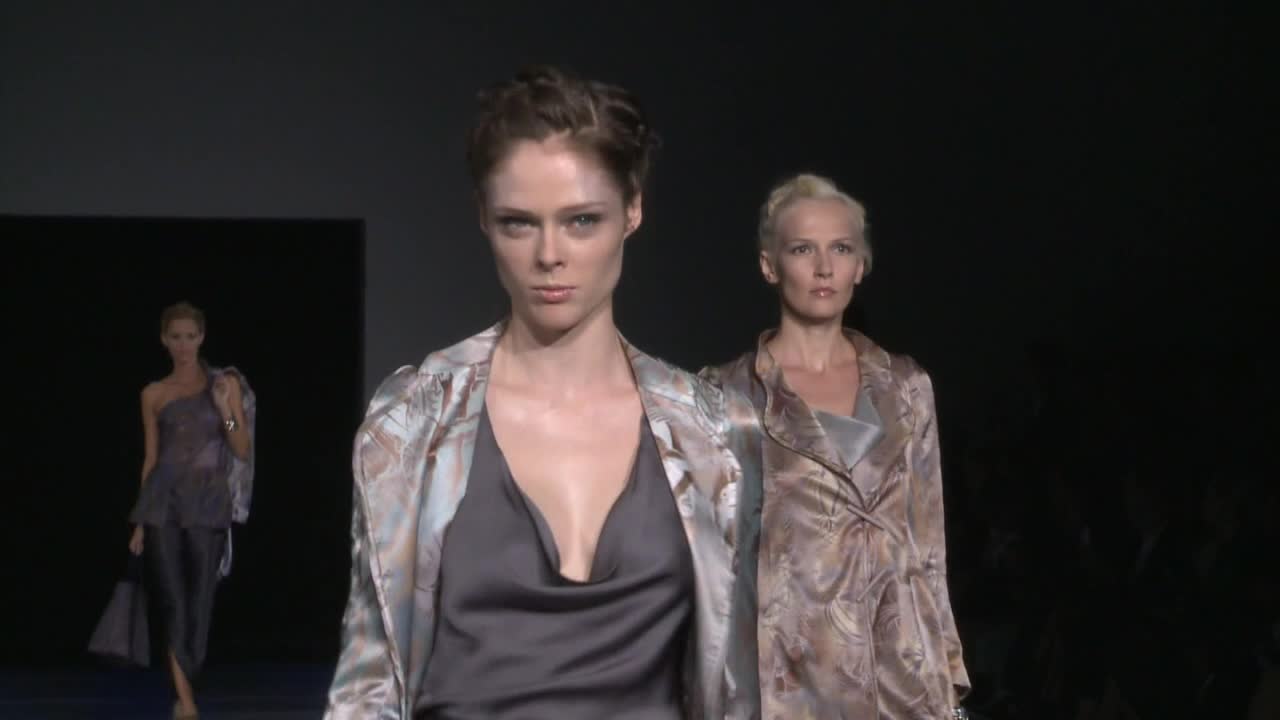 Giorgio Armani's Fashion Show - Woman's Prêt-à-Por