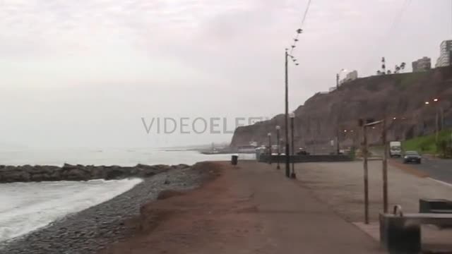 Wellenritt vor der Arbeit: Surf-Paradies Lima